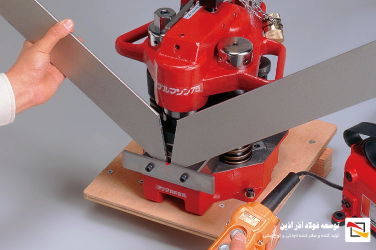 تجهیزات و ابزارهای مورد نیاز در خمکاری نبشی