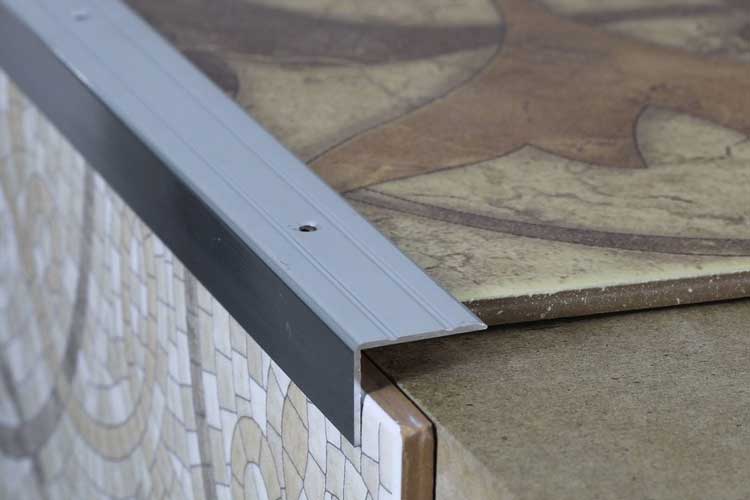 نبشی پی وی سی